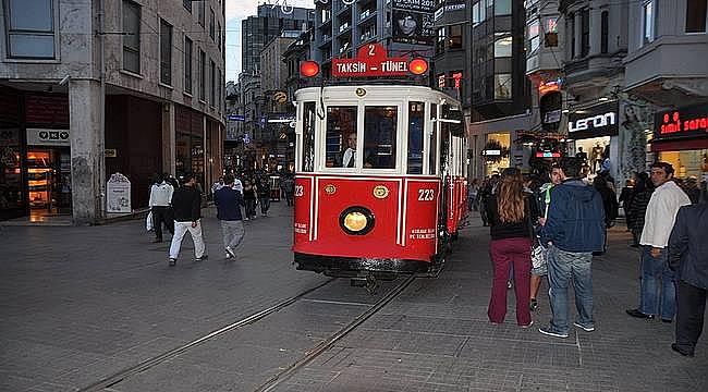 İBB Taksim'de de tezgah tekeline izin vermeyecek!