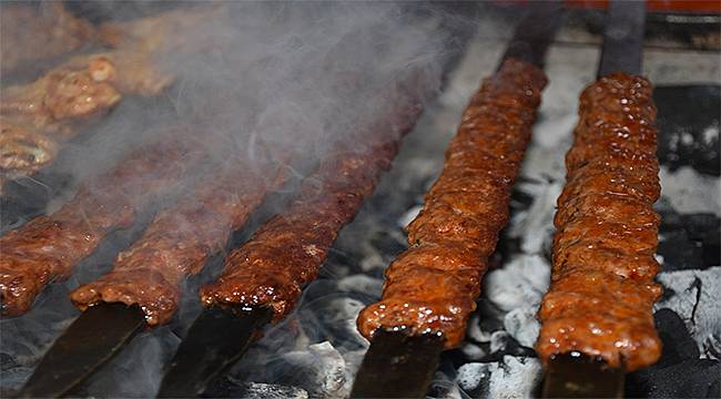 Metrelik Kebabı İzmirliler Çok Sevdi 