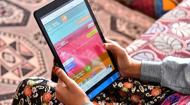 Tablet dağıtımına Kiraz'dan başlandı 