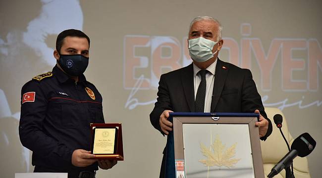 İzmir depreminin kahramanları onurlandırıldı 
