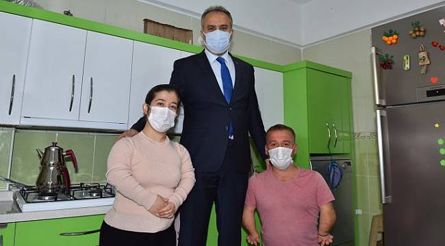 Mutlulukları boylarından büyük