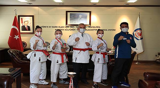 Şampiyon karatecilerden Başkan Zolan'a ziyaret 