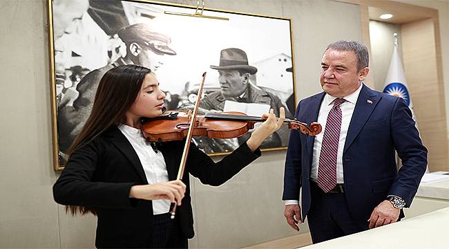 13 yaşındaki Elif Eroğlu, Antalya'nın gururu oldu