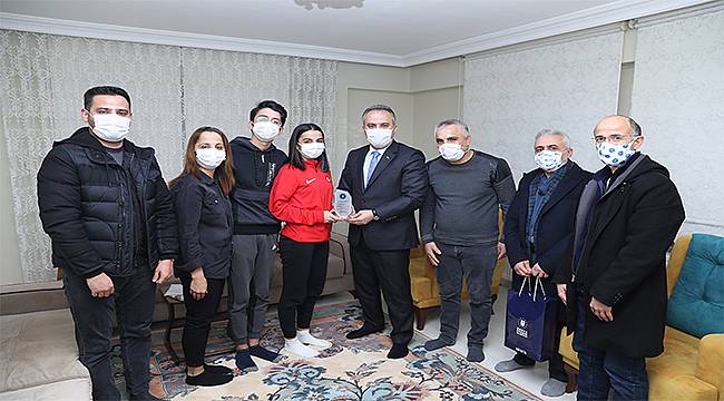 Başkan Aktaş 'Milli'lere moral turunda