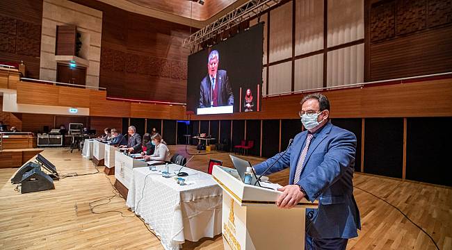 İzmir Büyükşehir Belediyesi Meclisi'nde Kültürpark ve COVID-19 sunumu 