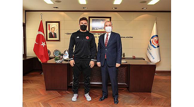 Milli Güreşçi Karadeniz'den Başkan Zolan'a ziyaret 
