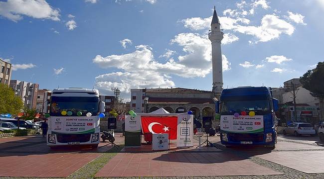 İzmir Aliağa'dan Suriye'ye iki tır yardım malzemesi gönderildi