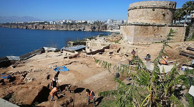 Hıdırlık Kulesi'nde 1500 yıllık antik hamam ortaya çıkarıldı
