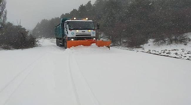 Manisa'da Büyükşehir'in kar mesaisi devam ediyor