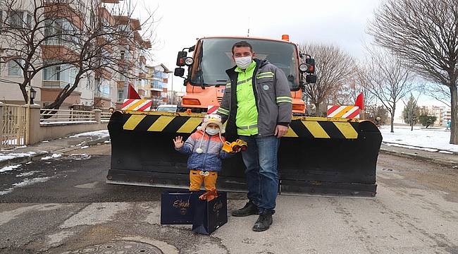 Oyuncak kamyonu ile belediyeye destek olan Atahan'a Büyükşehir'den sürpriz 