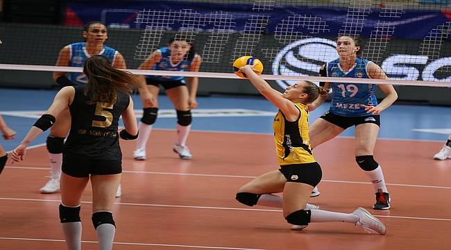 VakıfBank kazanmaya devam ediyor 