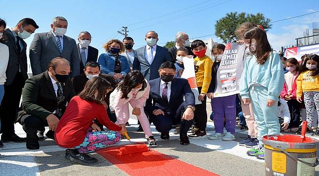Aliağa'da "Yaya Önceliği Kırmızı Çizgimizdir" Etkinliği