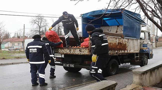 ÇEL-DER ve Büyükşehir'den ihtiyaç sahiplerine 40 ton soğan desteği 