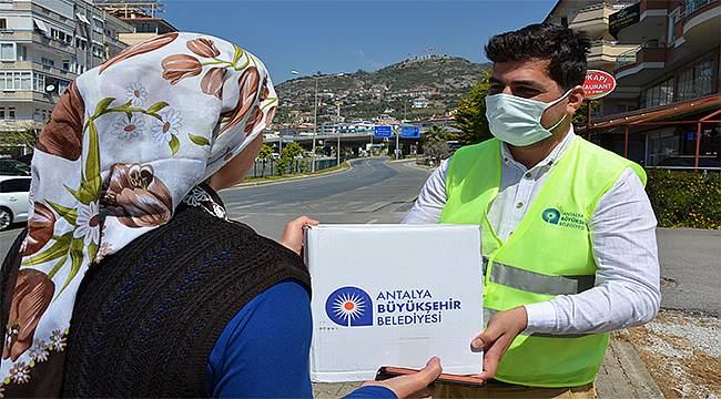 Gıda paketleri Alanya'da ihtiyaç sahipleri ile buluştu 