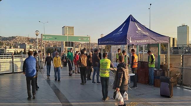 Metro yolcularına iftar paketi 