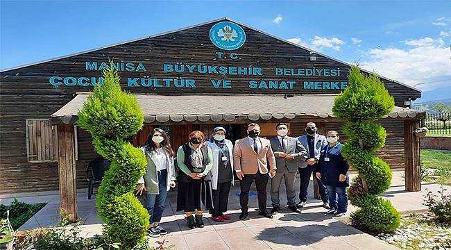 Salihli ve Ahmetli'de Eğitim Alanlarına İnceleme