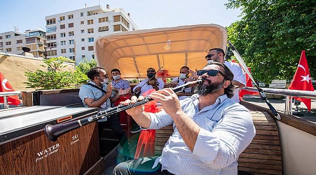 4 günlük 19 Mayıs coşkusuna İzmirli müzisyenler de katıldı 