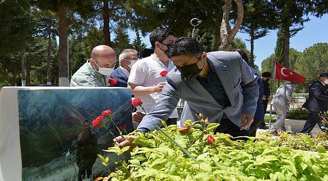 Aliağa'da şehitliğe ve şehit ailelerine bayram ziyareti