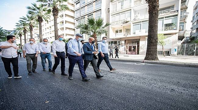 Başkan Soyer, Talatpaşa Bulvarı'ndaki asfalt çalışmalarını inceledi 