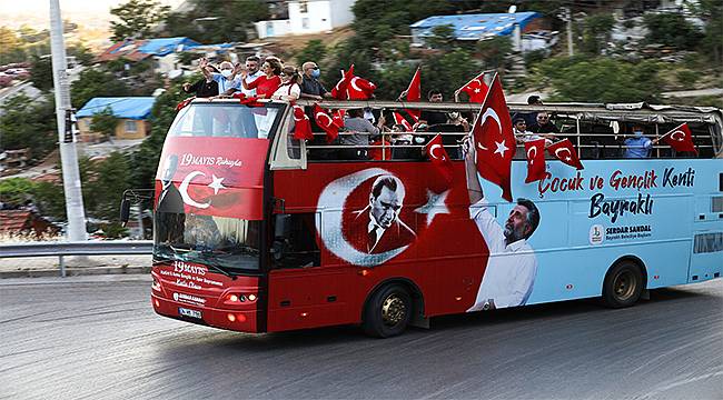 Bayraklı'da 19 Mayıs coşkusu mahallelerde yaşandı 