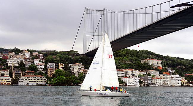 İstanbul Boğazı'nda yelken şöleni 