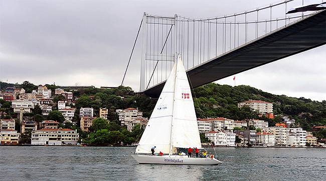 İstanbul Boğazı'nda yelken şöleni