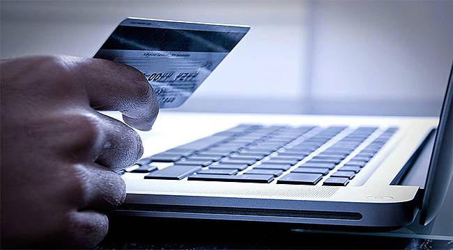 Müstehcen görüntülerle yayılan bankacılık truva atı