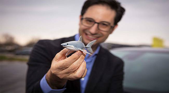 Opel'in Kült Haline Gelen Köpekbalığının Keyifli Hikayesi