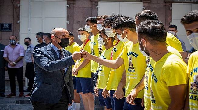 Şampiyon Bucaspor 1928'den Başkan Soyer'e teşekkür ziyareti 