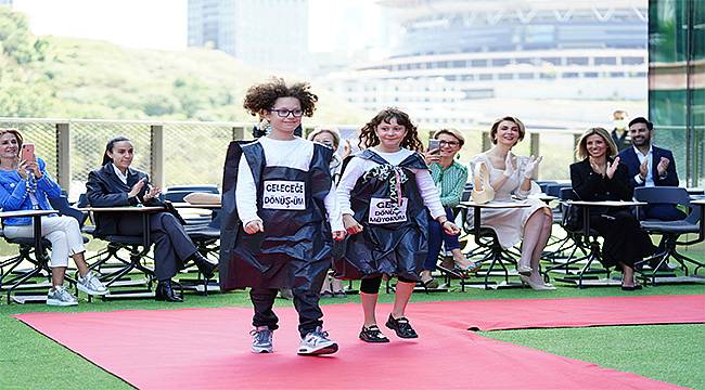 Çocuklar temiz bir dünya için podyumdaydı