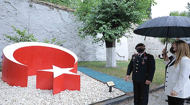 Jandarma'dan DEÜ'ye anlamlı emanet