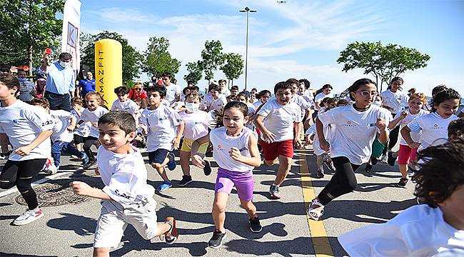 Kadıköy'de cadde 10K spor festivali renkli görüntülerle sahne oldu 
