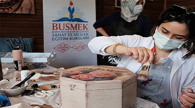 Kadınlar hem eskilere hem hayata renk kattı 