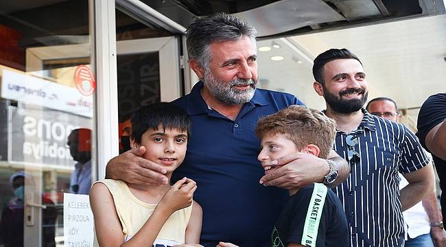 Başkan Sandal, Bayraklı'yı karış karış geziyor