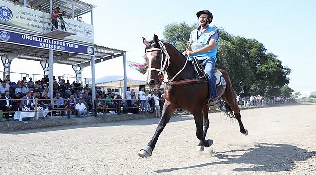 Rahvan At yarışları nefes kesti