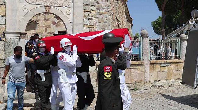 Kıbrıs Gazisi emekli öğretmen Murat Gürçayır askeri törenle toprağa verildi 