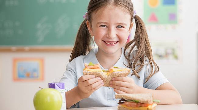 Okula giden çocukların beslenme çantasında neler olmalı? 