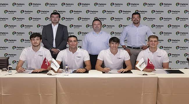 Petkimspor, altyapıdan yetiştirdiği 4 oyuncusuyla profesyonel sözleşme imzaladı 