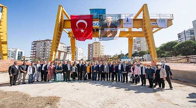 İzmir Büyükşehir Belediyesi'nin raylı sistem yatırımları son hızıyla sürüyor