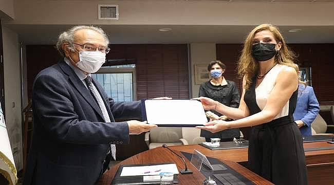 Prof. Dr. Nevzat Tarhan: "Farsça'ya duyulan ilgi ciddi bir uyanışın işaretidir"
