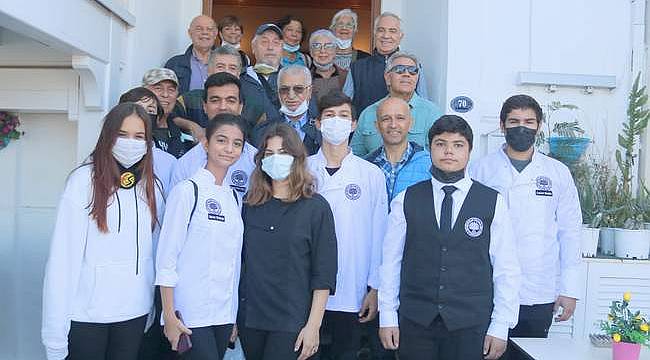 Ankara Otelcilik Okulu'nun ilk mezunları, Foça'da turizmci adaylarıyla buluştu
