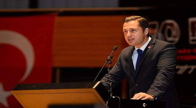 CHP İzmir İl Başkanı Deniz Yücel: Belediye başkanlarımızla gurur duyuyoruz! 