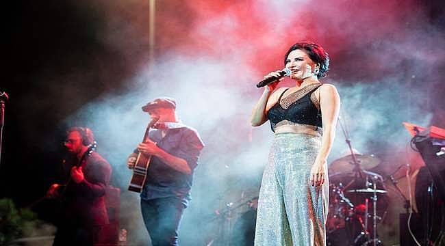 Göksel, İzmir Körfez Festivali'nde sahne aldı