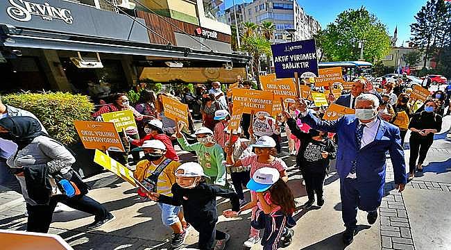 İzmir'de Uluslararası Okul Yürüyüş Günü çeşitli etkinliklerle kutlandı