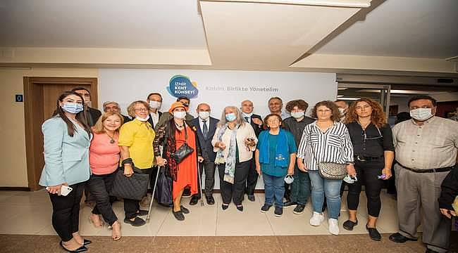 İzmir Kent Konseyi'nin yeni hizmet binası törenle açıldı 