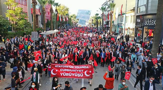 Onbinler Atatürk'ün Yolunda Cumhuriyet Yürüyüşü'nde buluştu