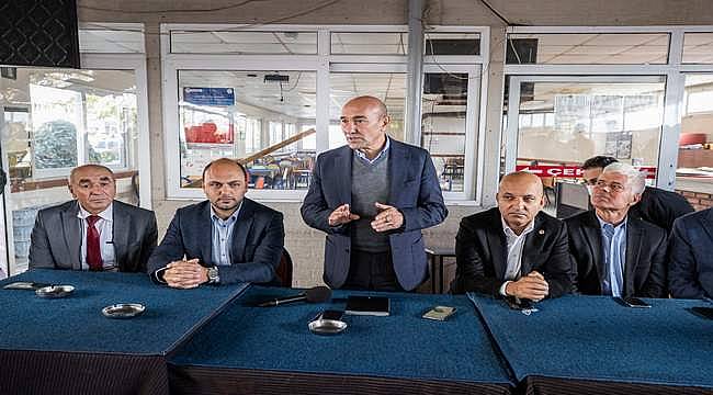 Başkan Soyer Bergama turunda üreticilerle buluştu: "Kooperatif kurun, ürünlerinizi alalım"