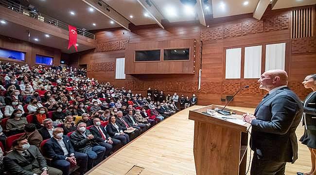 Başkan Soyer öğretmenlere seslendi: "Geleceği değiştirmek sizin elinizde" 