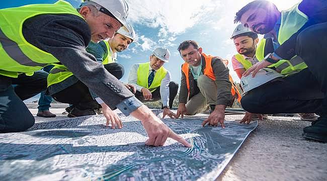 Başkan Soyer viyadük inşaatından müjde verdi: "İzmir trafiğini rahatlatacak yatırımın ilk etabını yeni yılda açacağız"