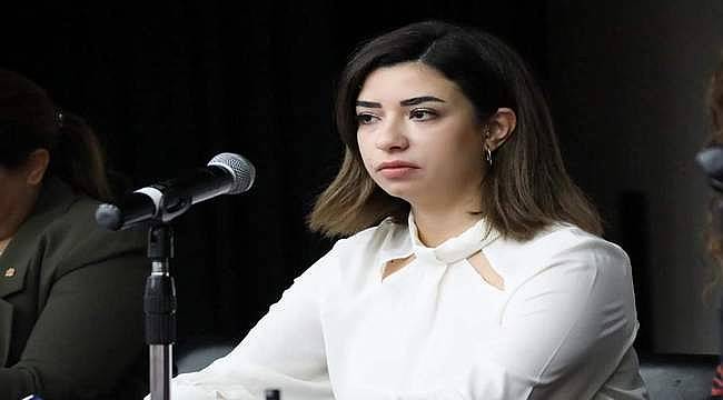 Bayraklı'da "Kadın" paneli: "Bir gün değil her gün yanınızdayız"